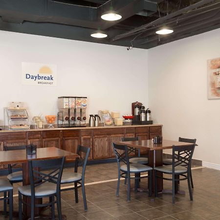Days Hotel By Wyndham Peoria Glendale Area Dış mekan fotoğraf