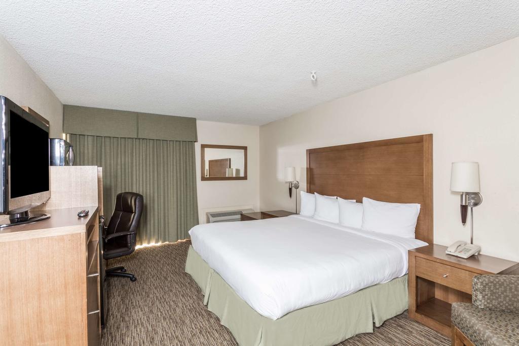 Days Hotel By Wyndham Peoria Glendale Area Dış mekan fotoğraf
