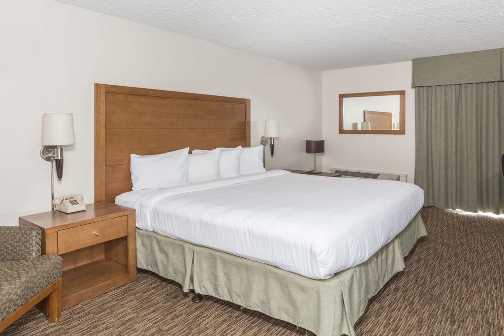 Days Hotel By Wyndham Peoria Glendale Area Dış mekan fotoğraf